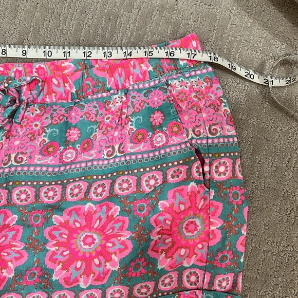 Authentic Vineyard vines women’s shorts - Picture 8 of 8